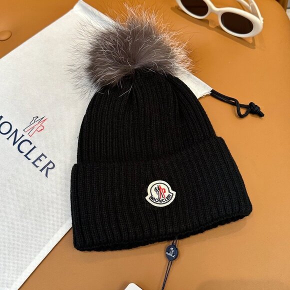 Moncler Black Ribbed Beanie with Pom Moncler - Picture 2 of 7